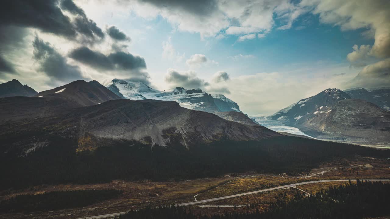 延时拍摄:Yoho的山峰。优鹤国家公园。加拿大不列颠哥伦比亚省视频下载