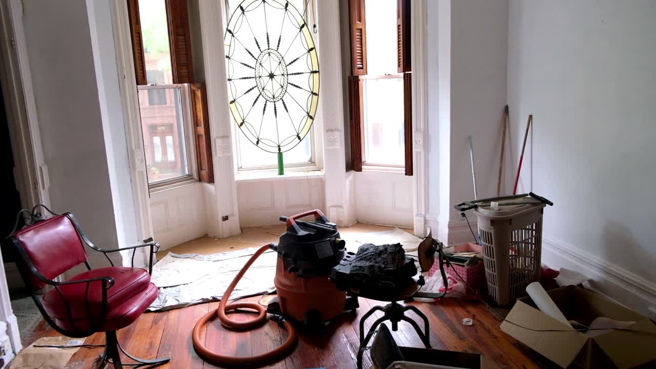 布鲁克林褐石室内装修。视频下载