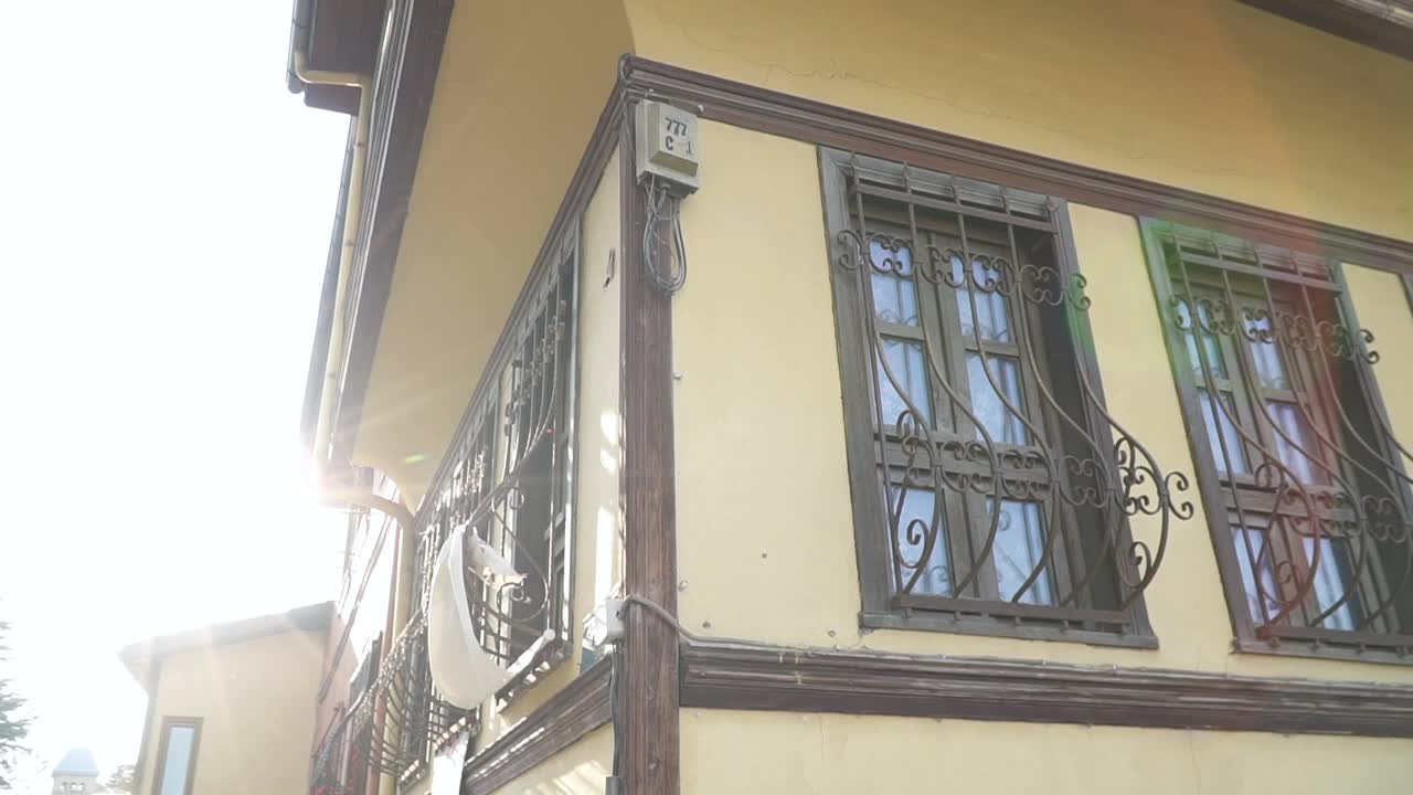 传统的土耳其房屋和阳光视频素材