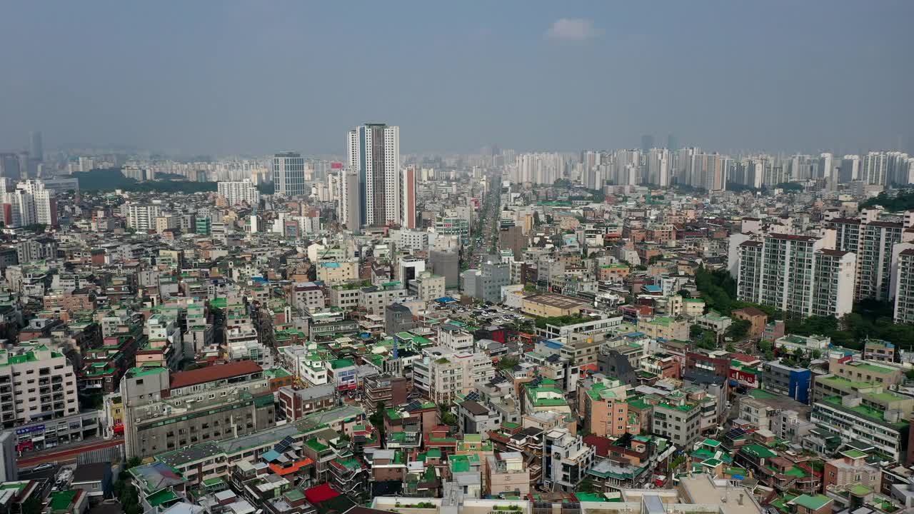 韩国首尔上岛区/铜雀区住宅区附近的市中心视频素材