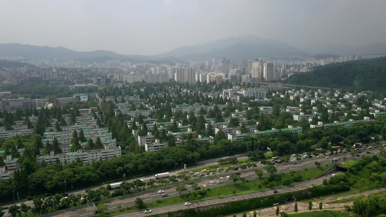 韩国首尔瑞草区盘浦区奥林匹克高速公路附近的市中心视频素材