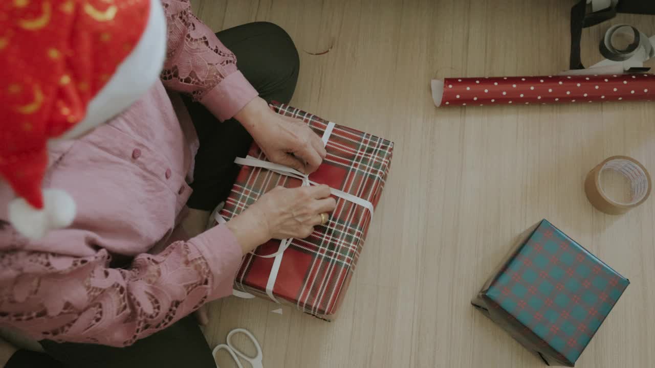 制作DIY的圣诞礼物视频视频下载