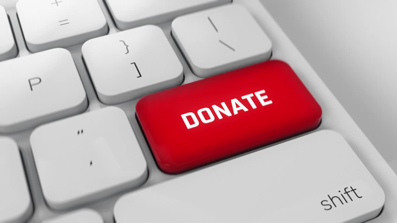 白色键盘上点击红色的捐赠键，慈善，众筹视频素材