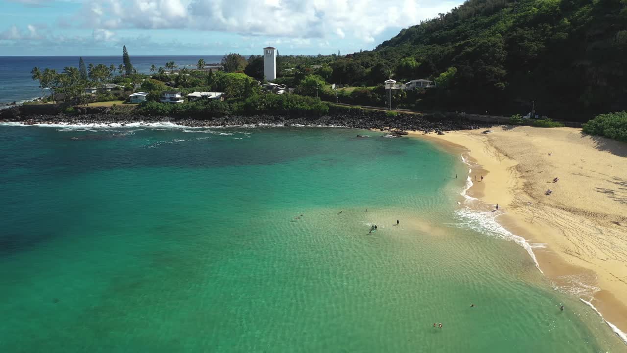 威美亚海滩海滩公园，瓦胡岛夏威夷无人机鸟瞰图视频下载