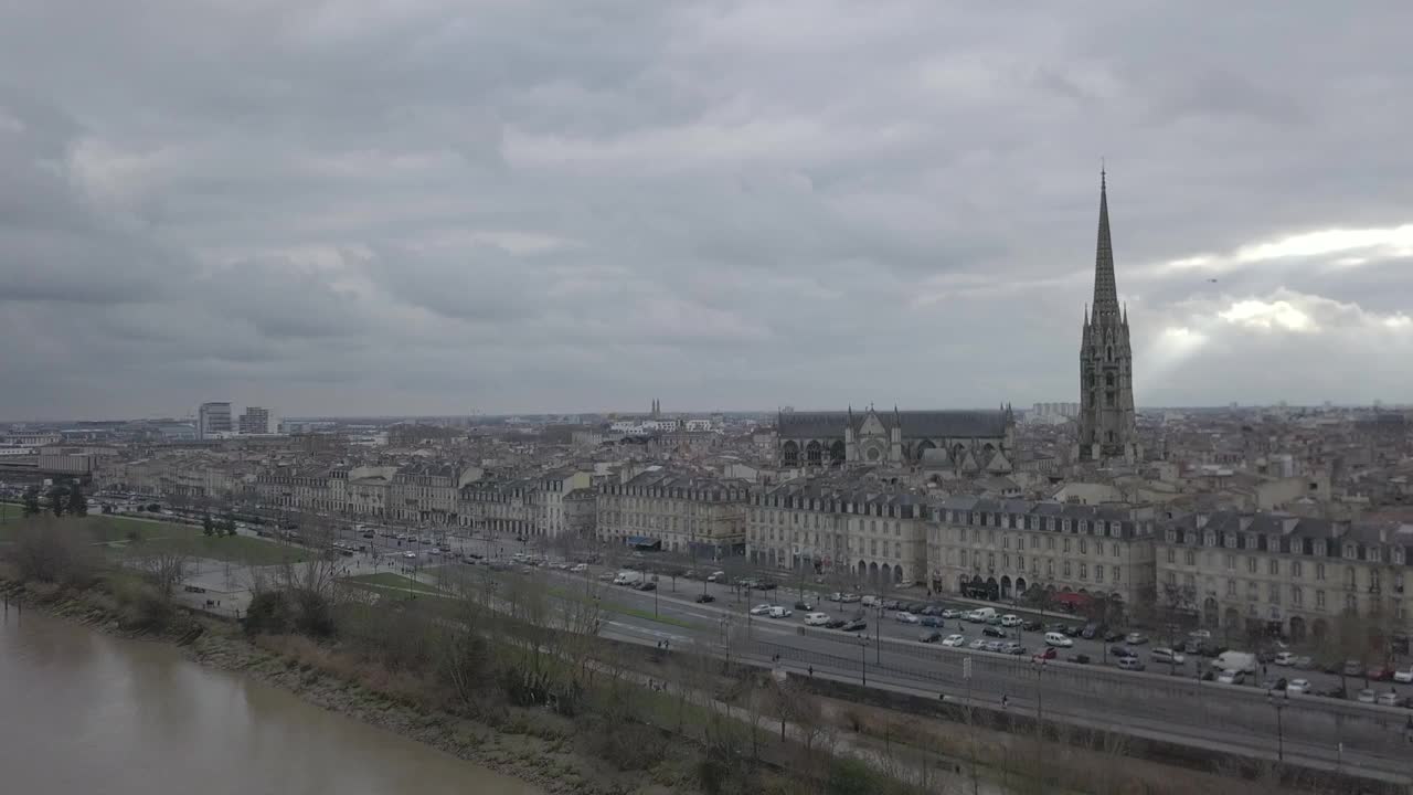 法国波尔多河畔无人机鸟瞰图视频下载