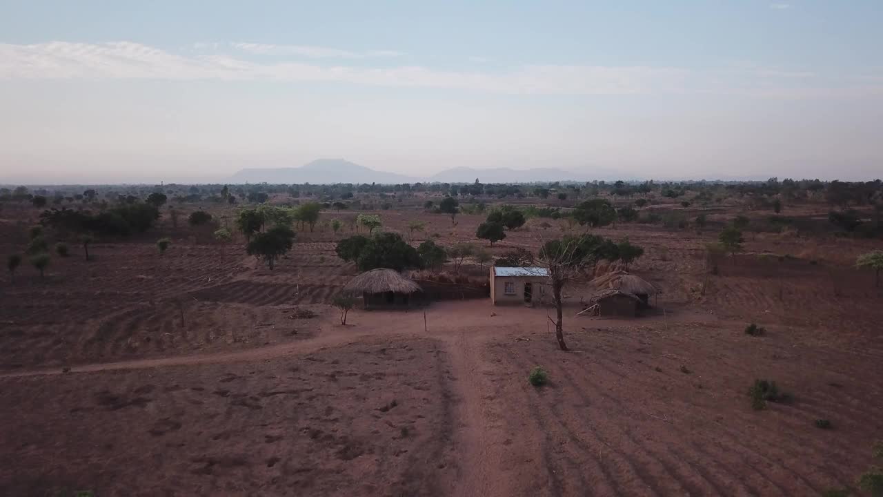 马拉维传统村庄东非无人机鸟瞰图视频下载