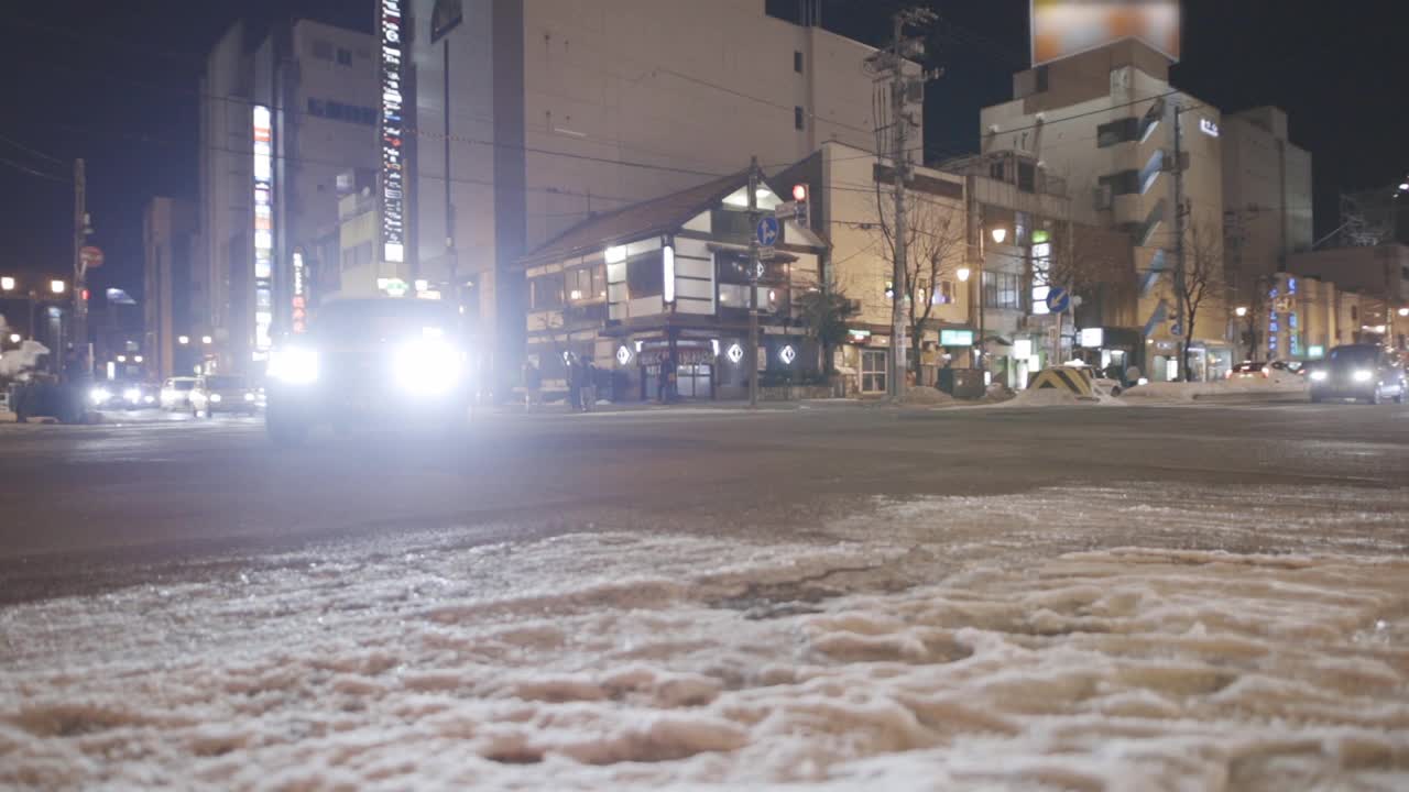 日本北海道冬日札幌的十字路口视频下载