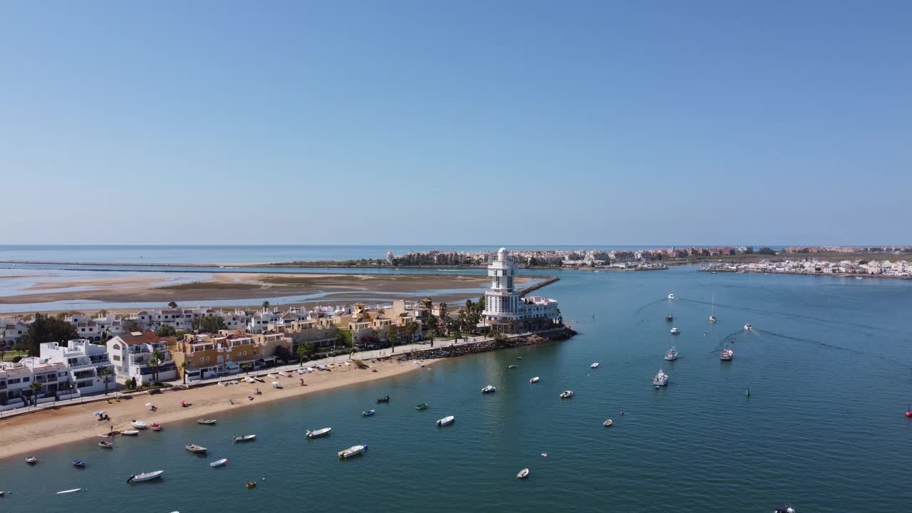 Huelva, Isla Cristina灯塔鸟瞰图(西班牙)视频下载
