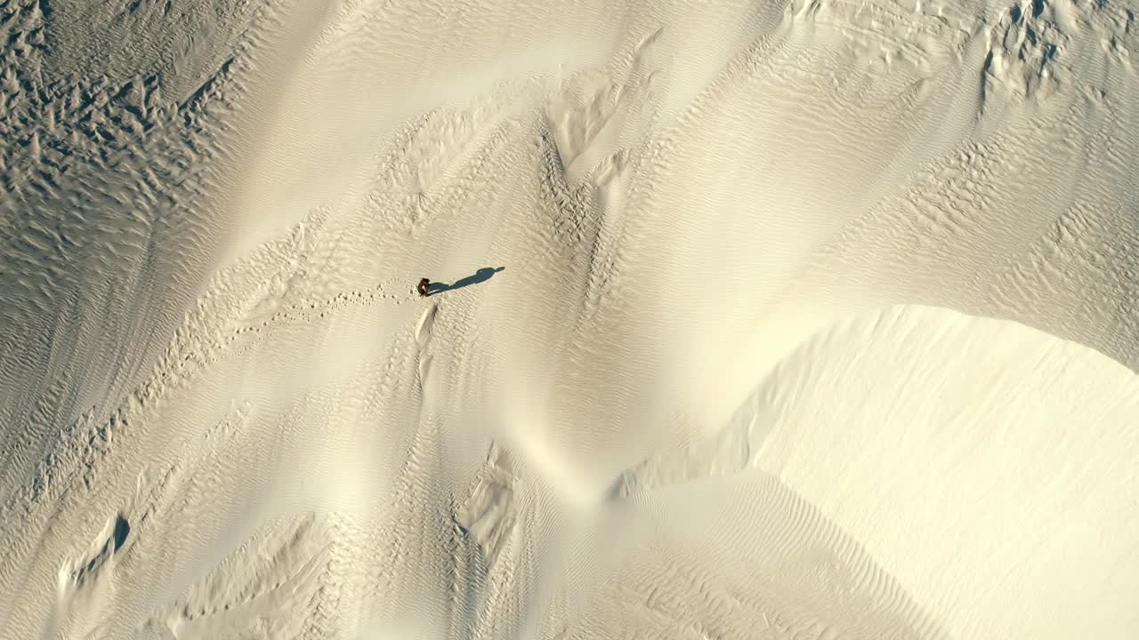 鸟瞰兰斯林沙丘，珀斯西澳大利亚-无人机4K视频下载