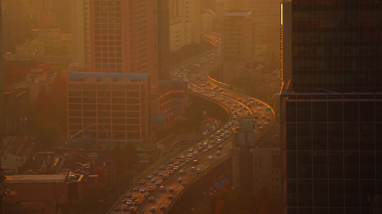日落时分上海立交桥的航拍视频下载