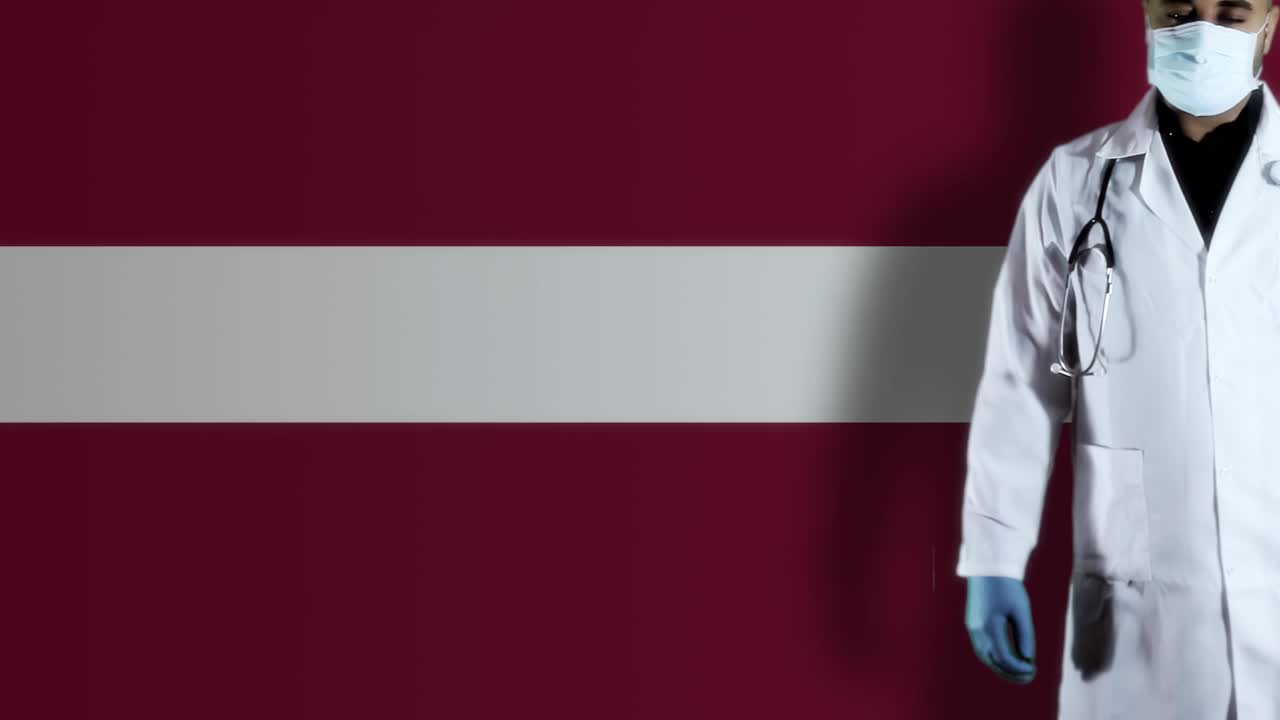拉脱维亚旗手医生视频素材