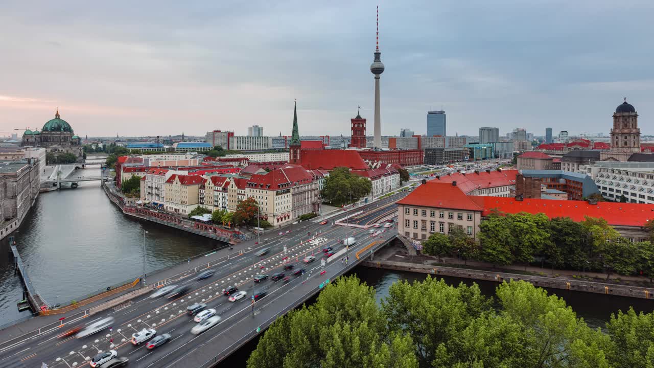 从阴天到夜晚柏林城市景观的时间流逝，柏林，德国视频素材