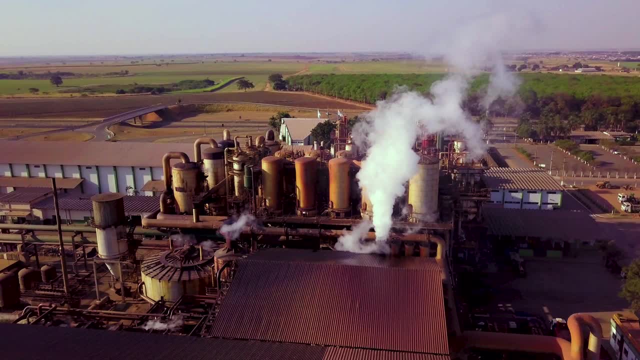 巴西甘蔗工业加工厂。糖和乙醇生产视频下载