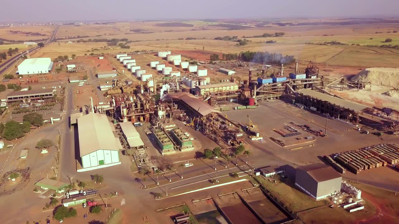 巴西甘蔗工业加工厂。糖和乙醇生产视频下载