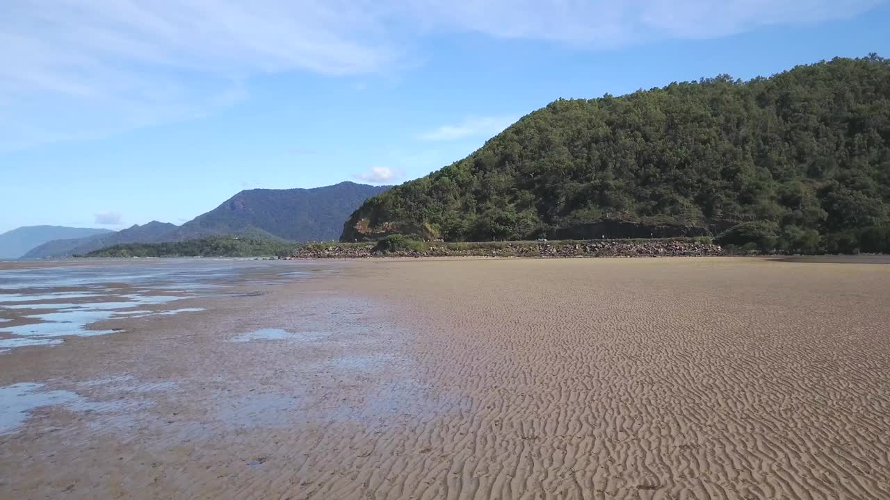 无人机鸟瞰澳大利亚昆士兰海洋红树林风景视频下载