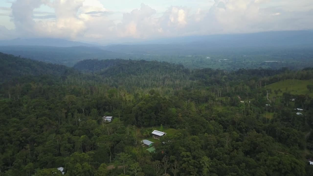 热带森林村庄哥斯达黎加无人机鸟瞰图视频下载