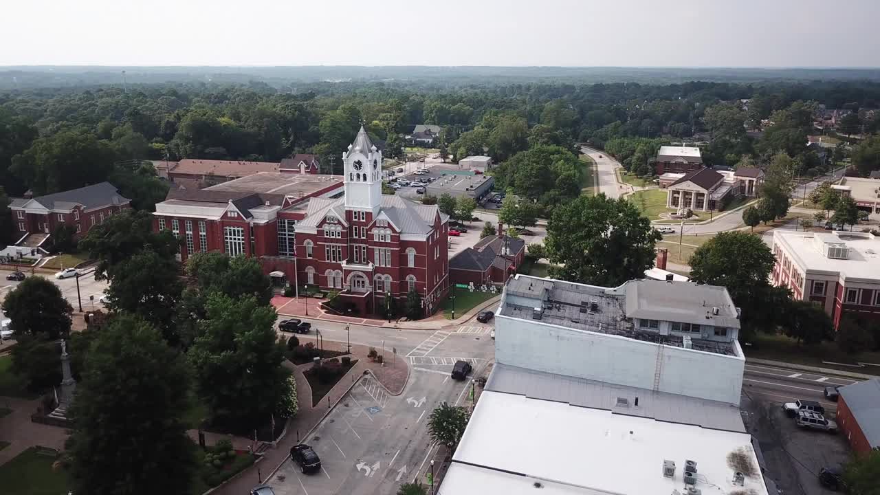 乔治亚州亨利县的钟塔无人机鸟瞰图视频下载