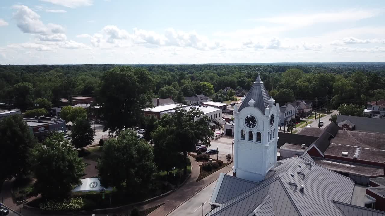 乔治亚州亨利县的钟塔无人机鸟瞰图视频下载