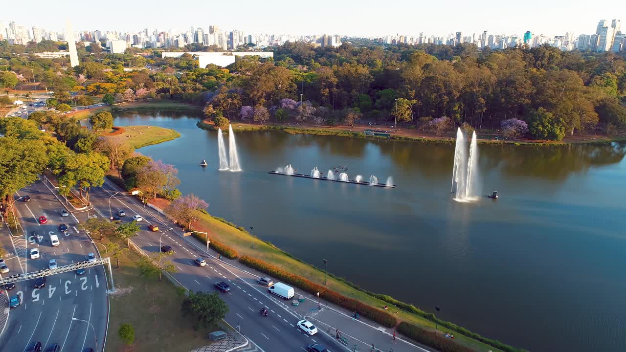 巴西圣保罗。独立广场。独立纪念碑。Ibirapuera公园。Ibirapuera湖。巴西圣保罗。巴西圣保罗市的大都市空中景观。具有里程碑意义的城市。视频下载