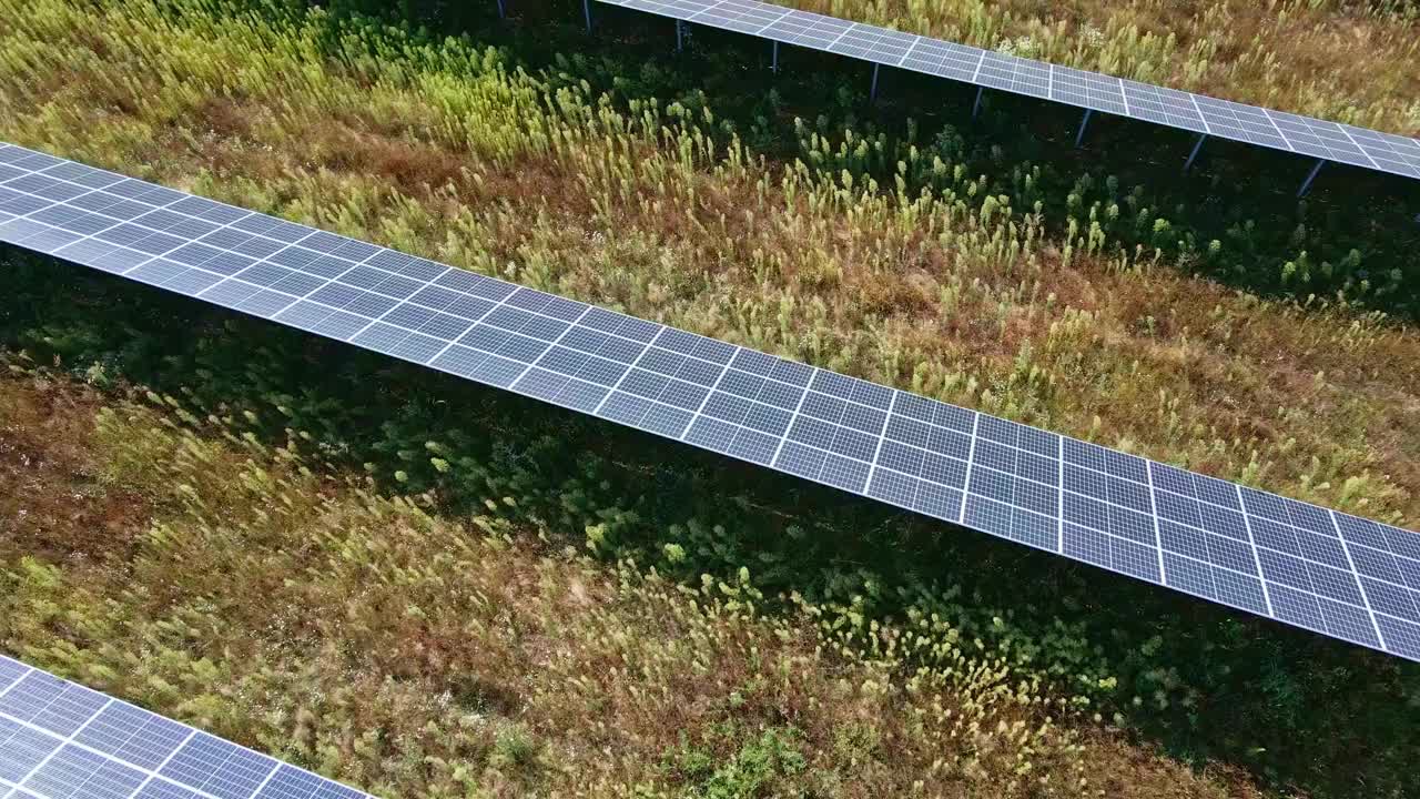 太阳能电池板的农场视频素材