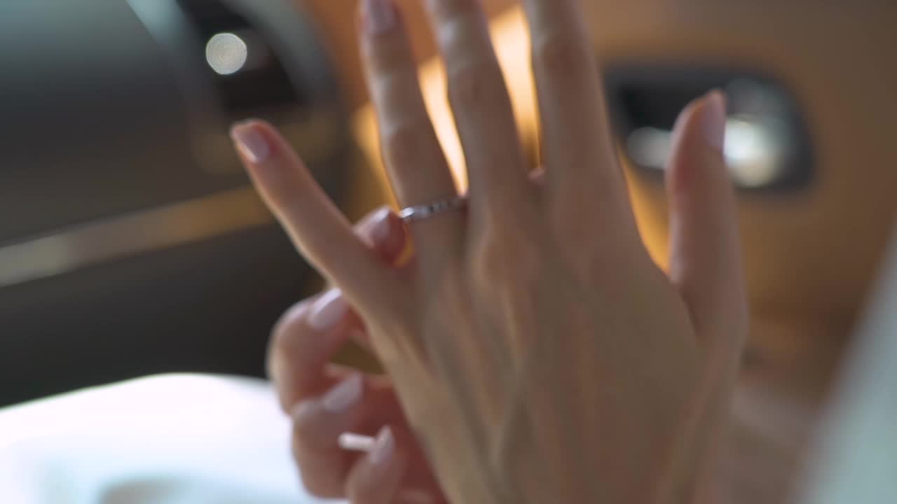 新娘和结婚戒指视频素材