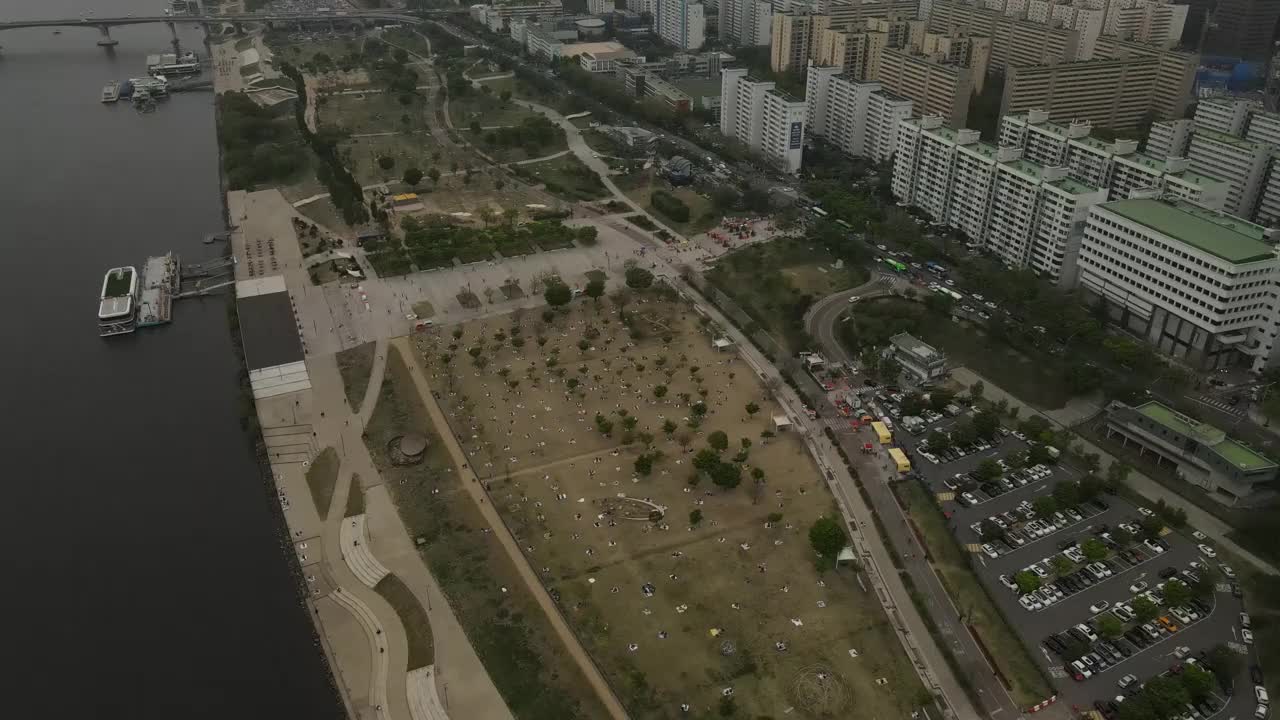 汉江公园和首尔永登浦区汝矣岛公寓视频素材
