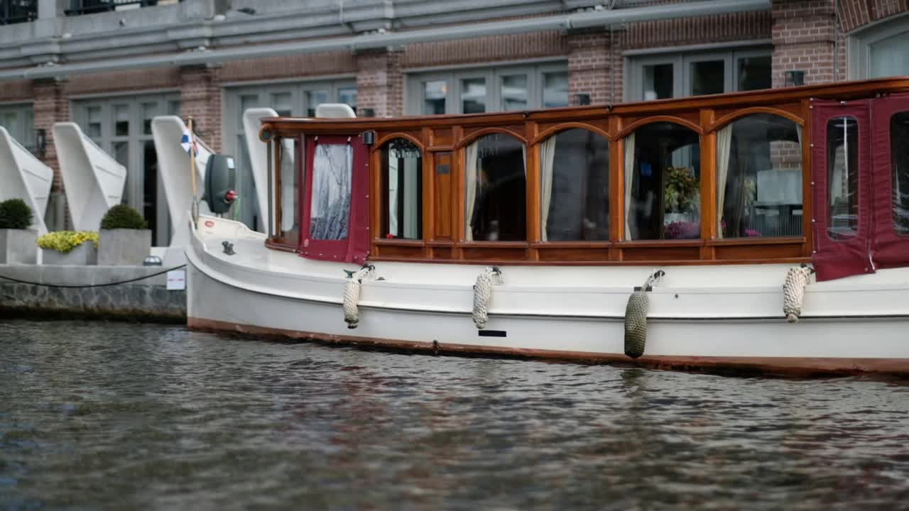 荷兰阿姆斯特丹运河和船只超级慢动作视频下载