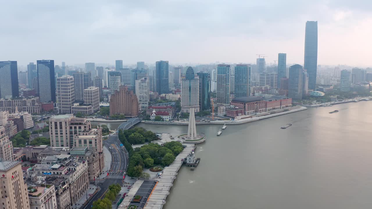 上海外滩和黄浦江的航拍视频素材