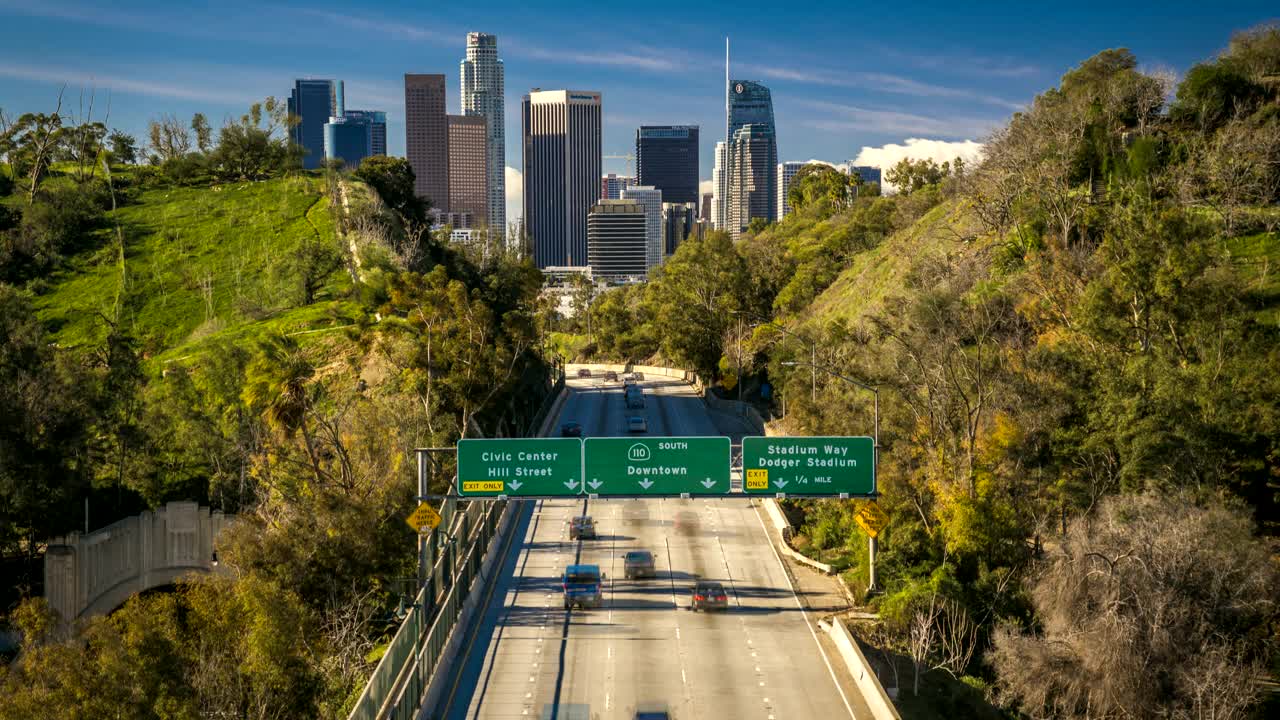 帕萨迪纳高速公路，阿罗约塞科大道，CA 110通往洛杉矶市中心，加利福尼亚州视频素材