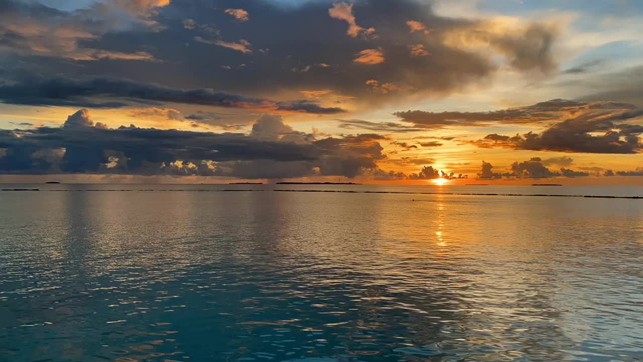 日落在马尔代夫的时间流逝视频素材