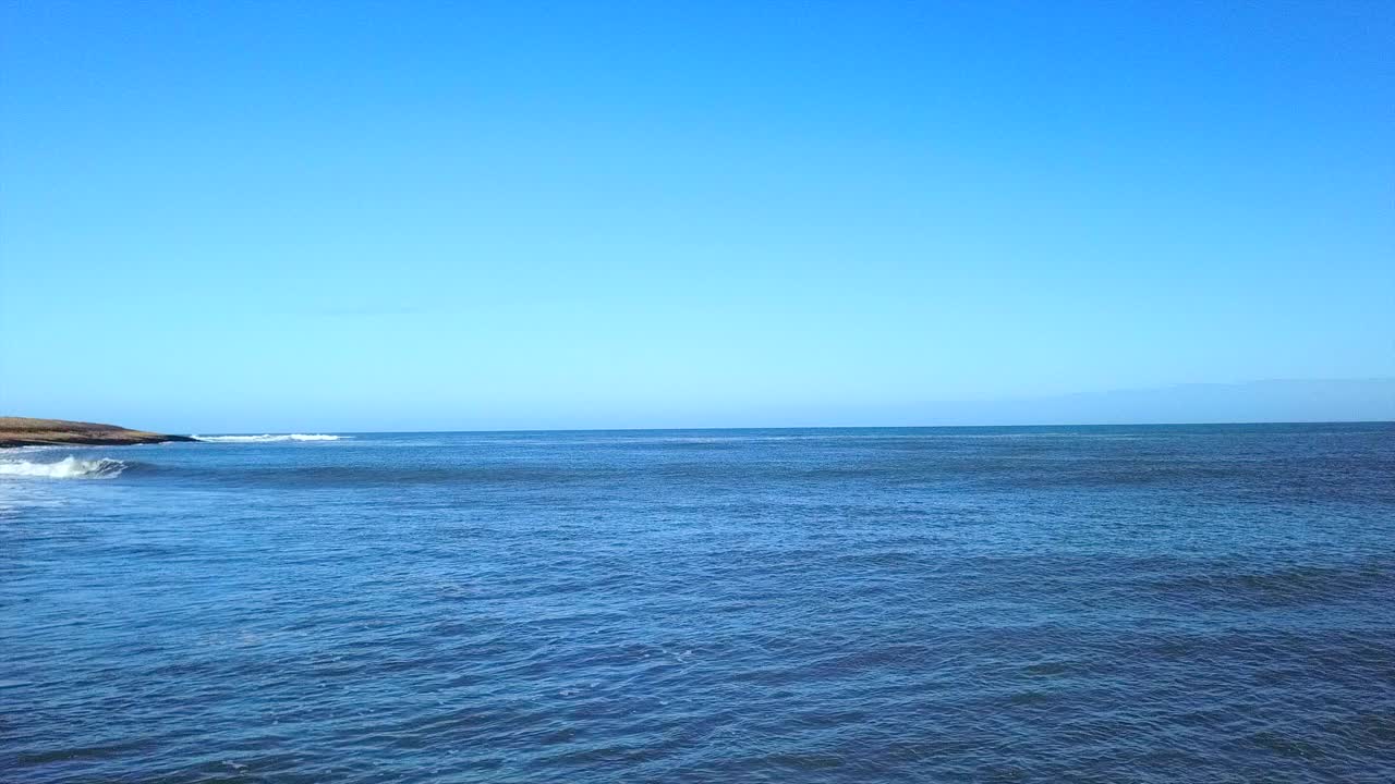 鸟瞰Hookipa海滩海洋视频素材
