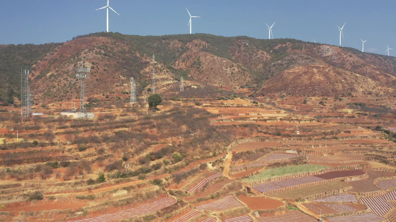 中国四川省山上的风电场视频素材