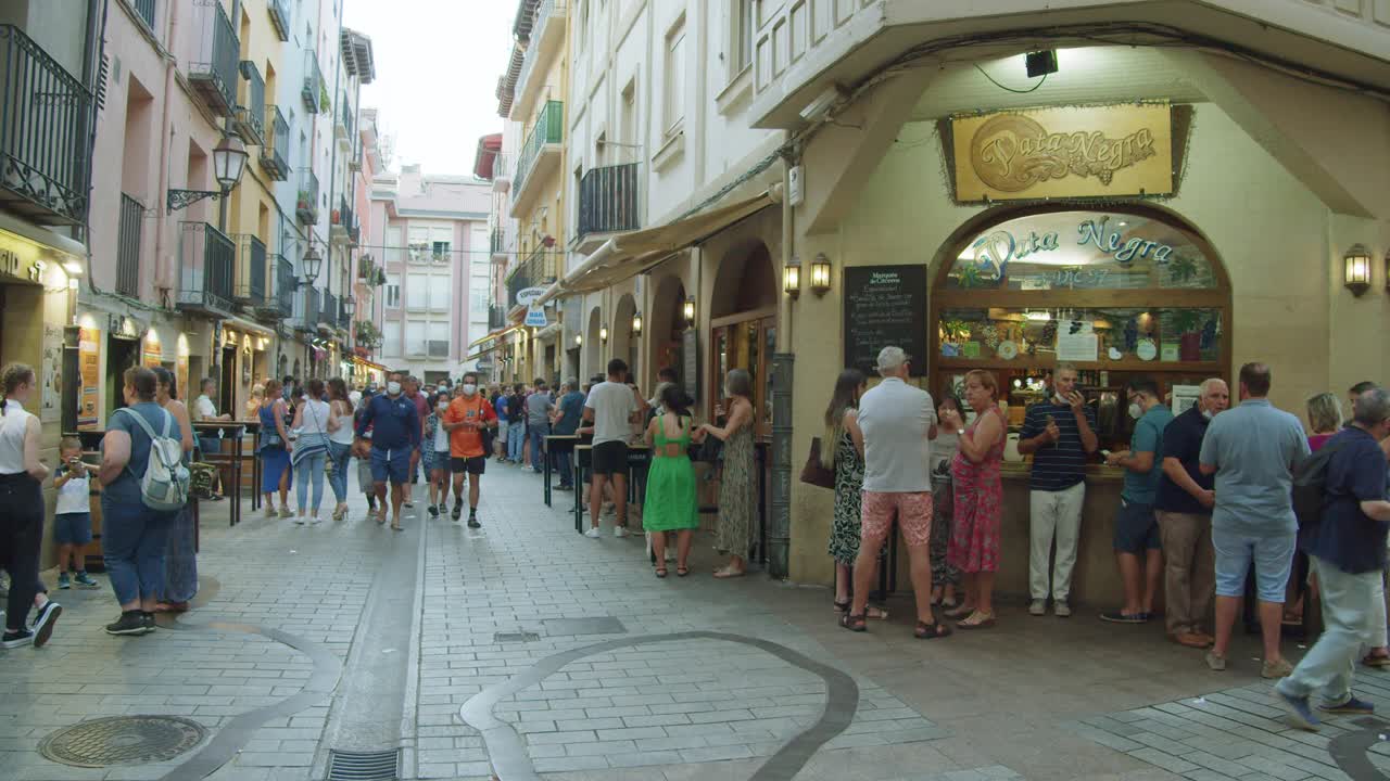 Logroño西班牙月桂树街，2021年夏天视频下载