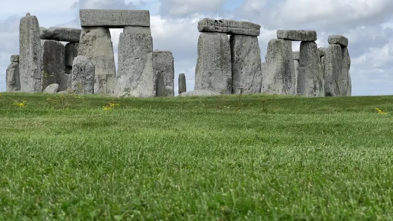 英国夏日里美丽的巨石阵视频素材