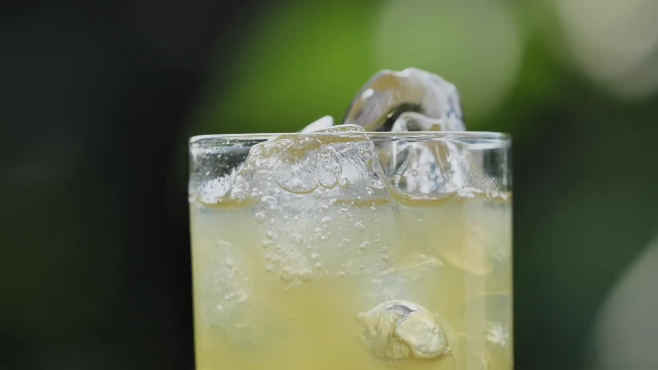 罗望子姜黄来自印度尼西亚的健康传统饮料。视频下载