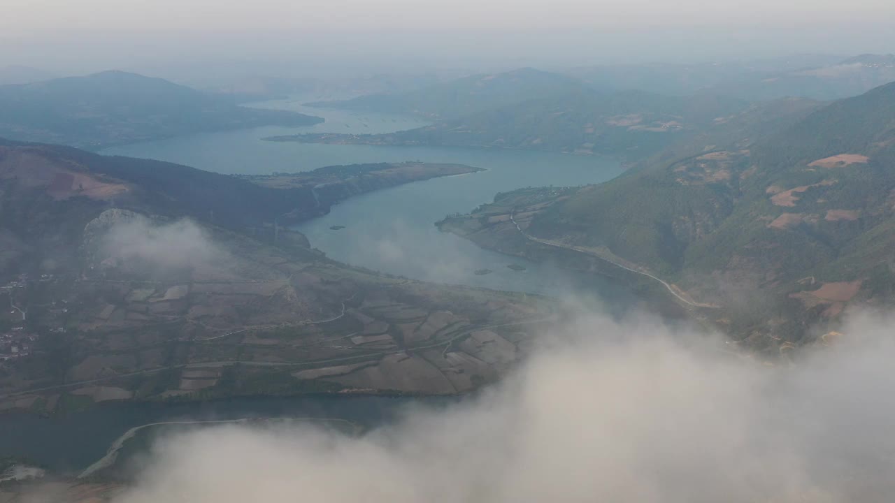 航拍的Kizilirmak河在科莱镇，巴夫拉，萨姆松。视频素材