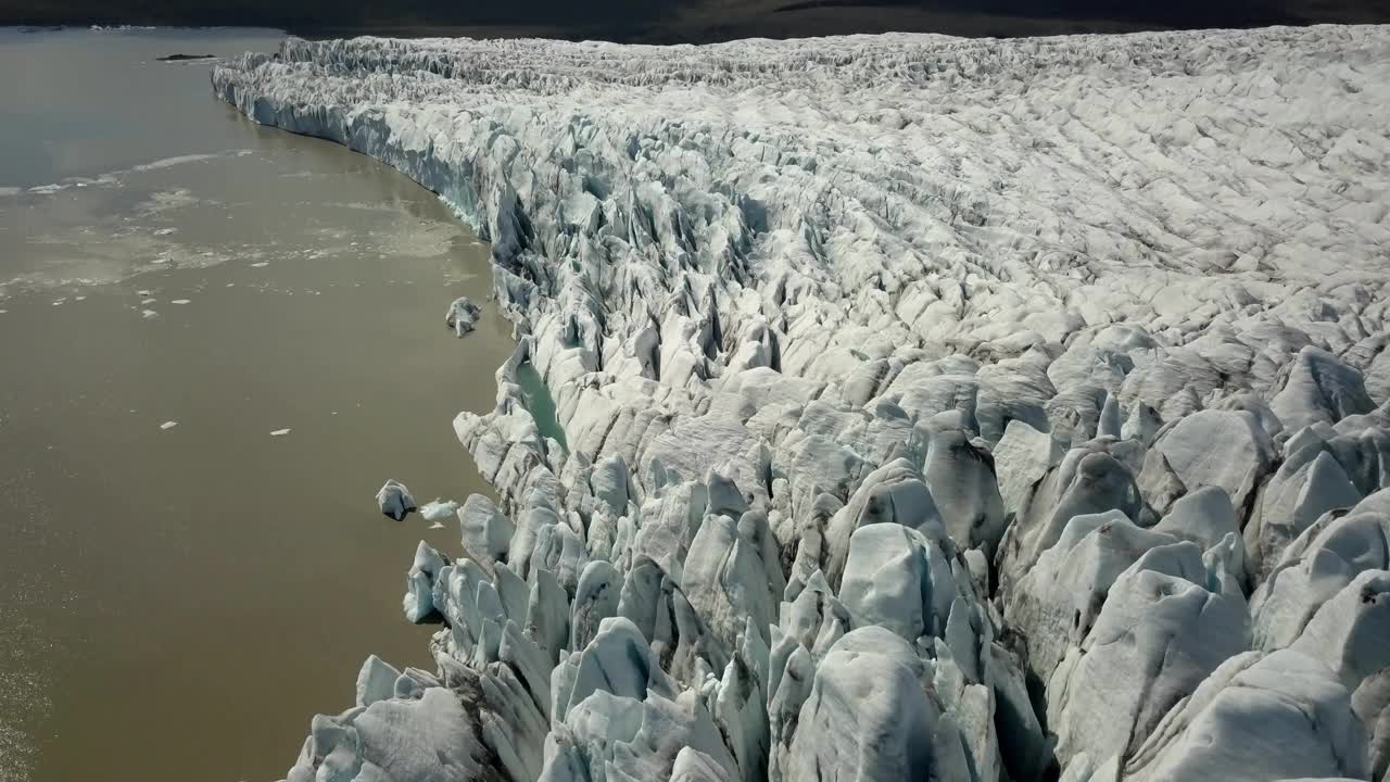 俯瞰欧洲冰川湖Fjallsárlón冰岛视频下载