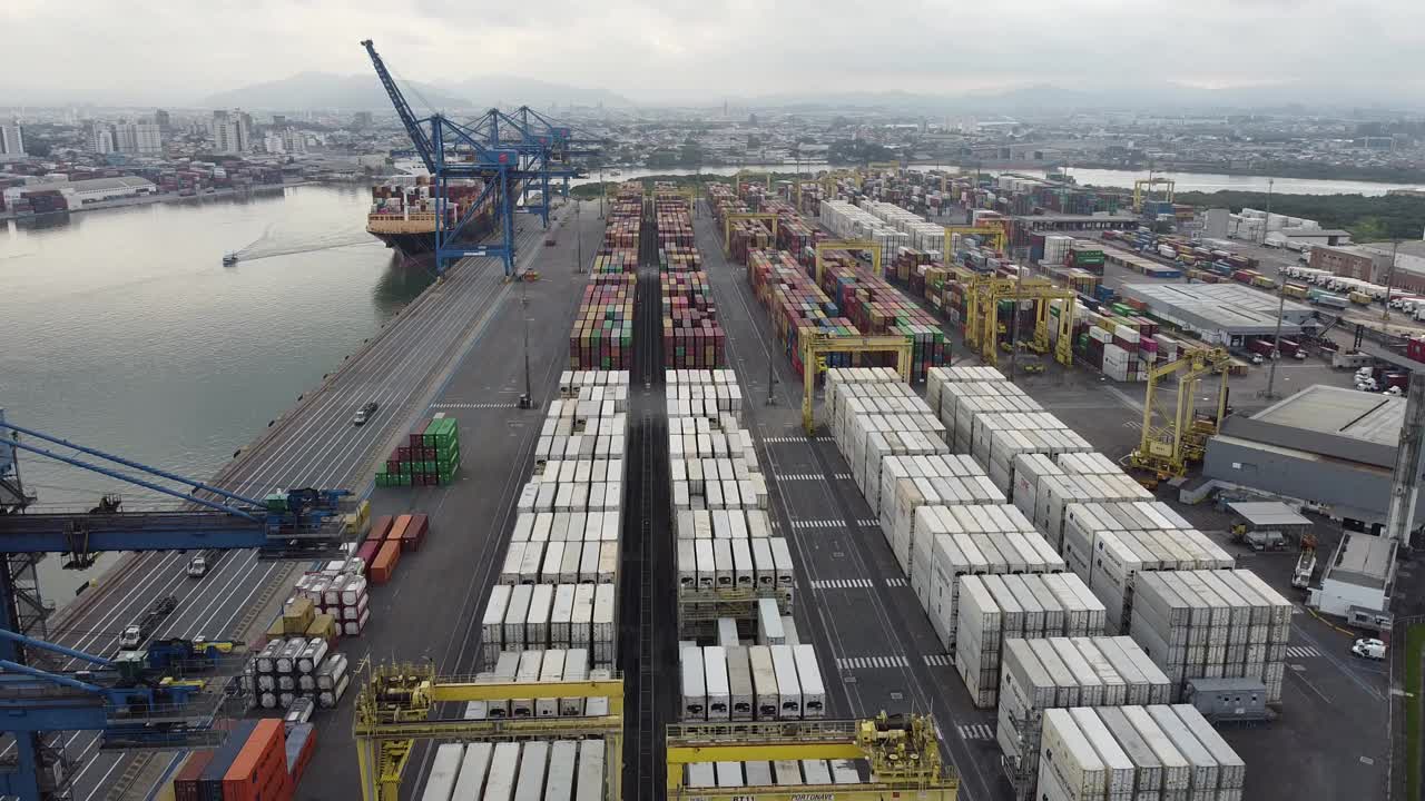 拉丁美洲港口的宽阔视野视频素材