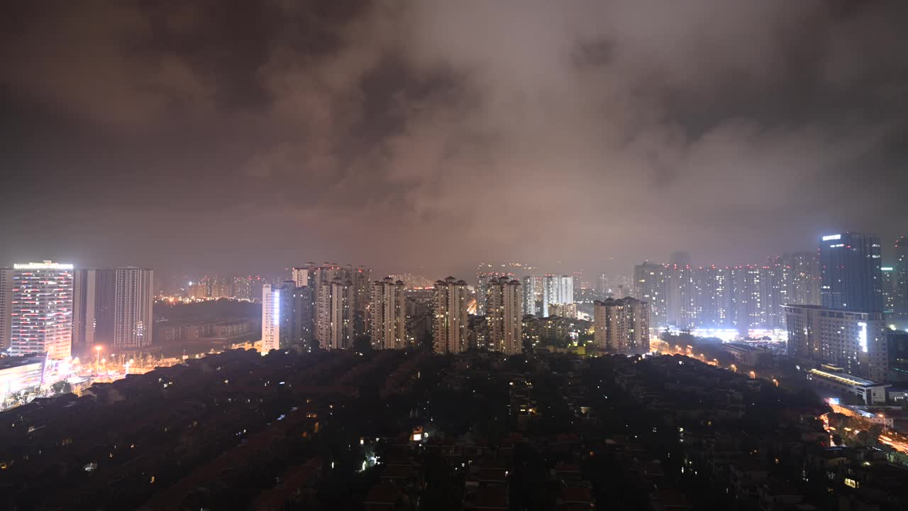 时光流逝:城市建筑夜云视频素材