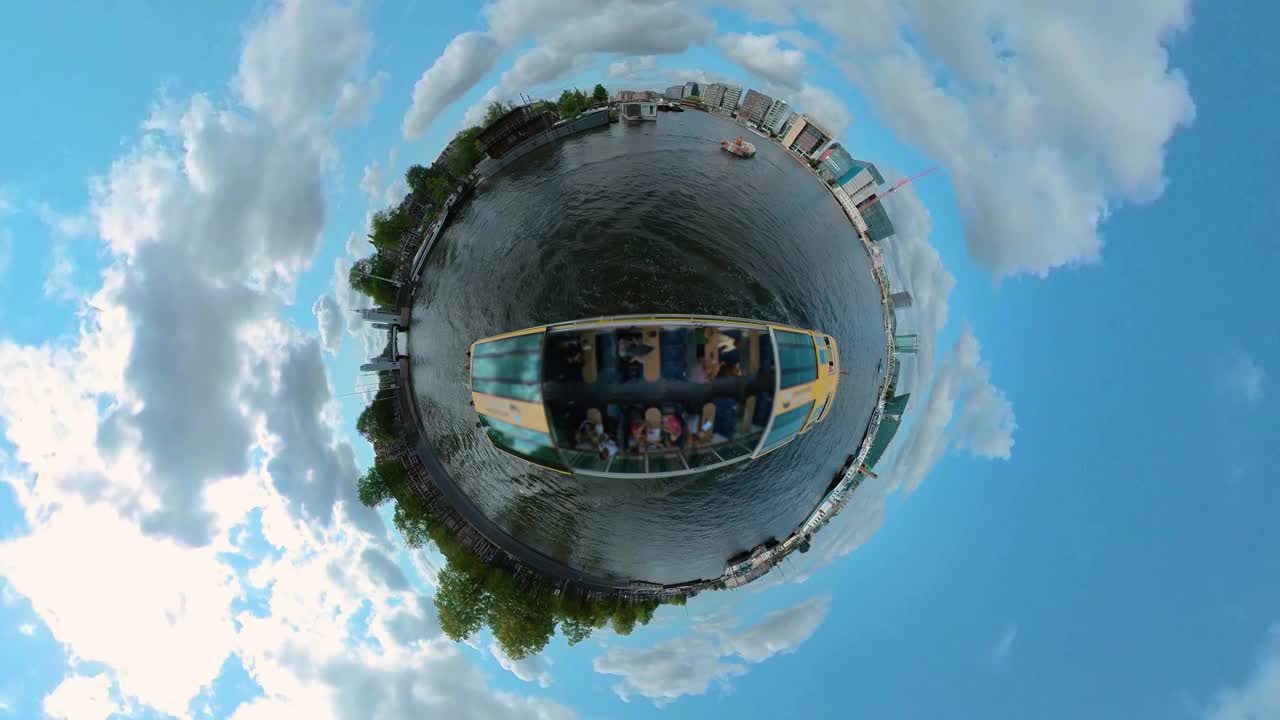 小星球格式的乘船在阿姆斯特丹视频素材