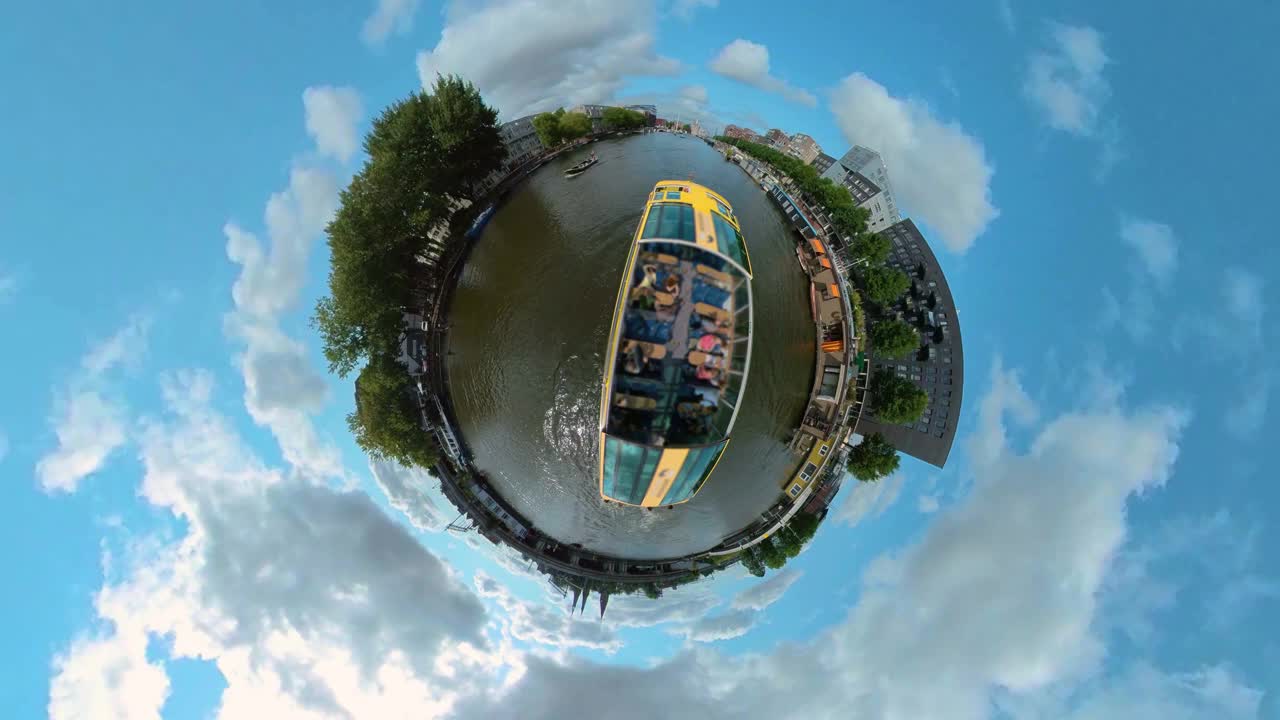 小星球格式的乘船在阿姆斯特丹视频素材