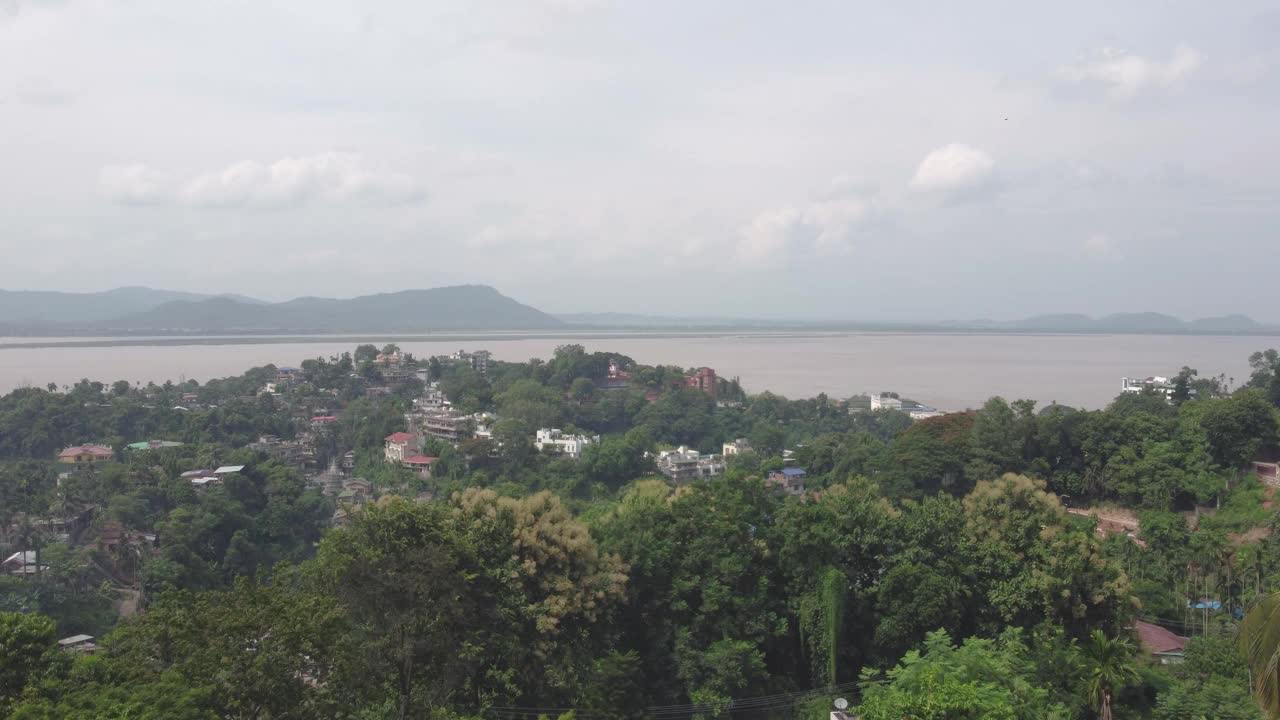 晴朗的一天，从纳巴格拉哈山顶俯瞰阿萨姆邦的古瓦哈蒂。视频下载