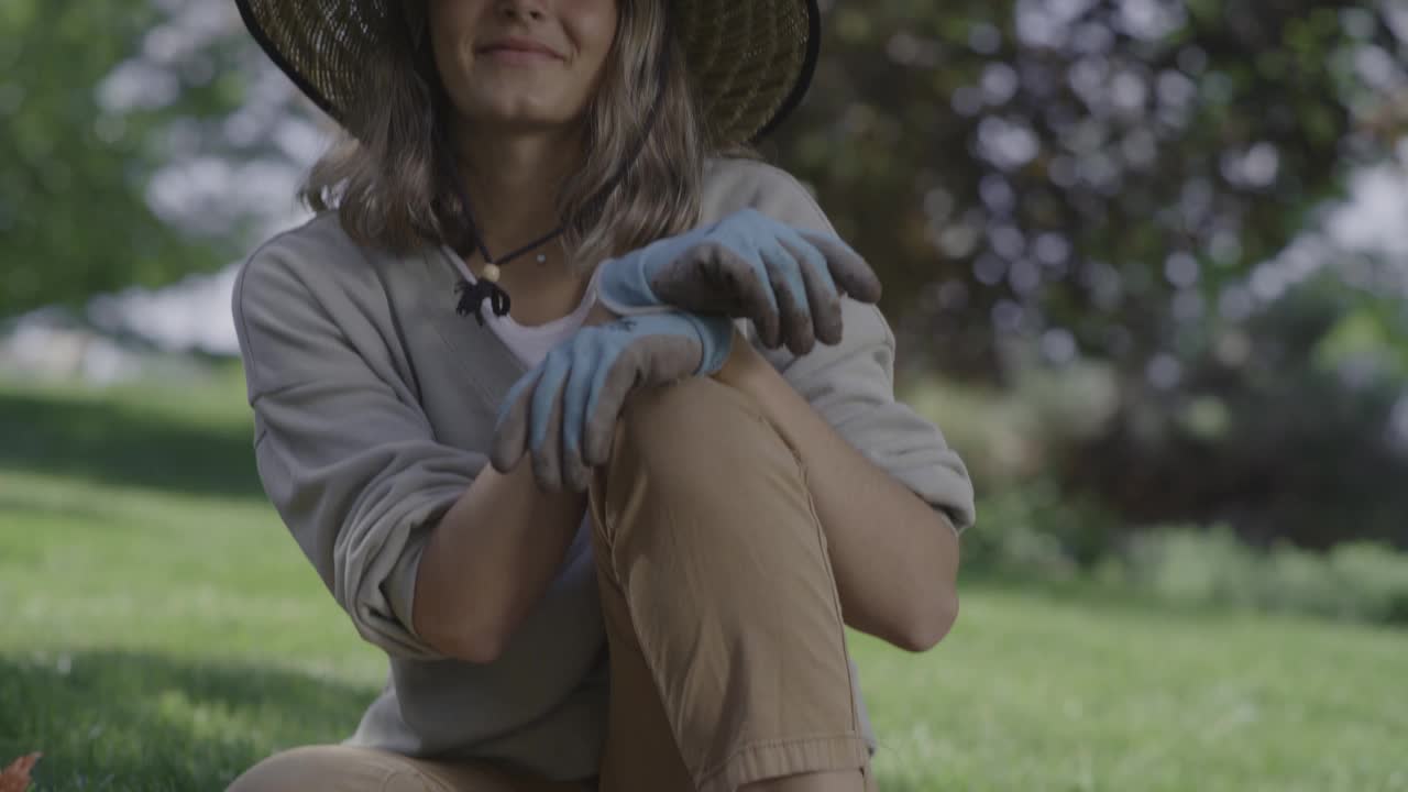近距离肖像微笑的园丁/雪松山，犹他州，美国视频下载