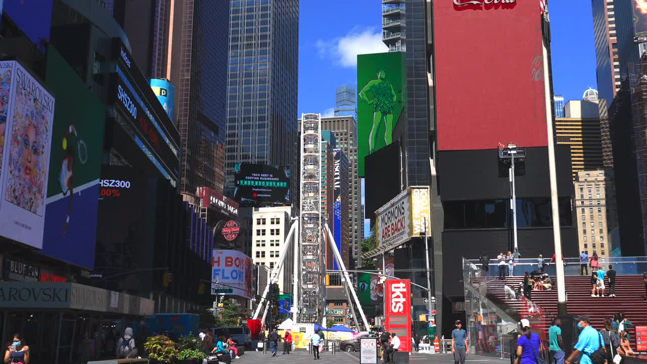 纽约时代广场巨型摩天轮正式开放视频素材