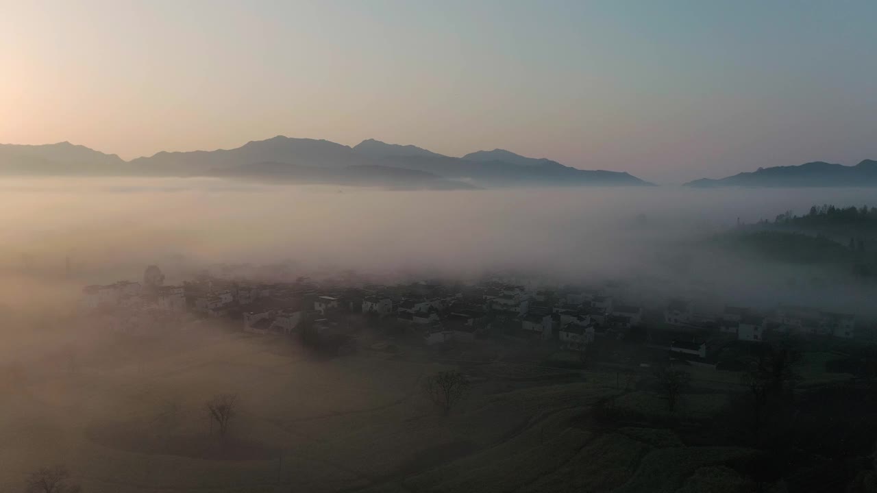 中国安徽鲁村的乡村景观，云海视频素材