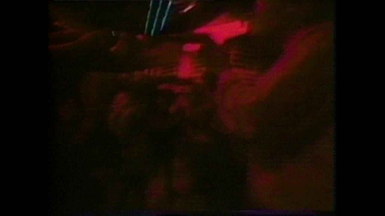 人们在Studio 54里跳舞和闪烁的迪斯科灯光;1983视频下载
