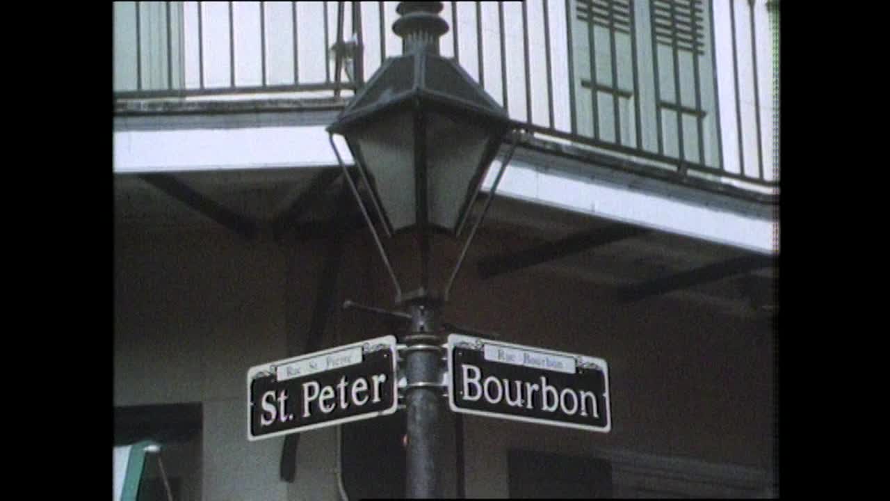 新奥尔良波旁街的GVs商店门面和招牌;1983视频下载