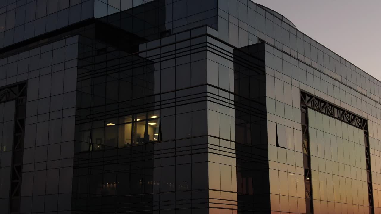 玻璃商务中心在傍晚视频下载
