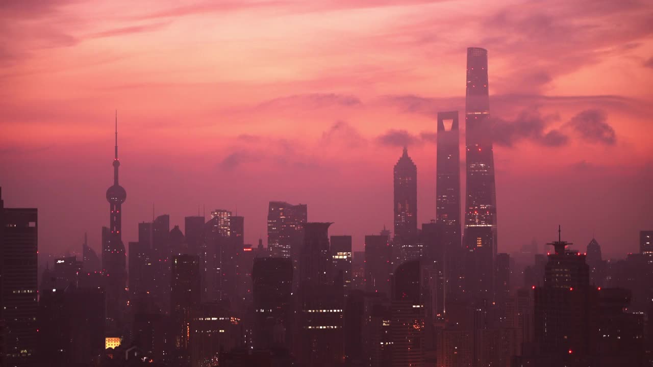 上海的早晨，彩云和美丽的城市天际线视频下载