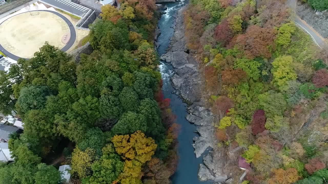 无人机空中飞行，日本群马县高津道峡谷视频素材